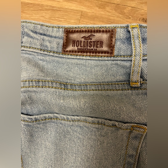 Hollister Ultra High Rise Light Jeans - Picture 5 of 6